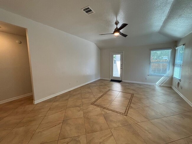 Photo - 2924 Settlement Dr