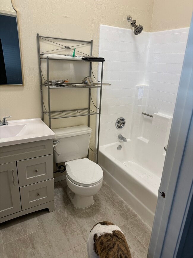 Baño principal - 10824 Palms Blvd Unidad 3