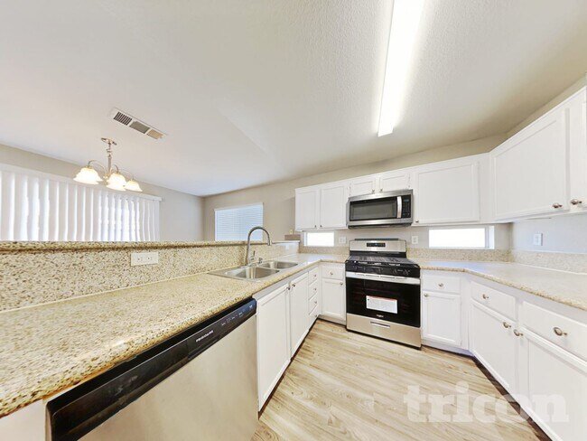 Photo - 5646 Roundrock Dr