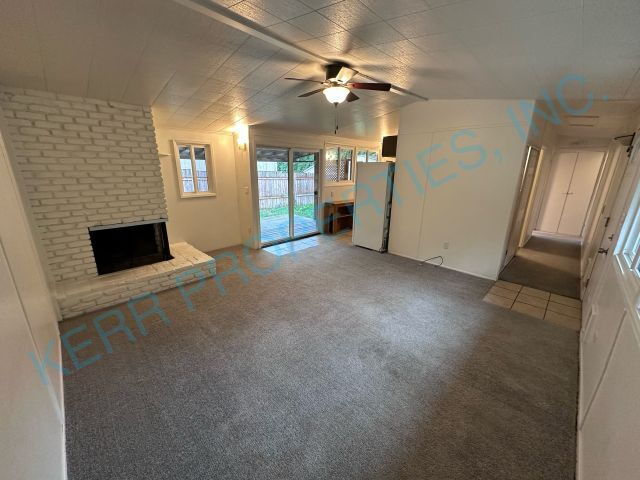 Photo - 775 SE Roberts Ave