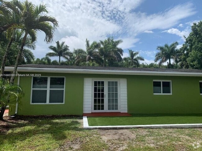 Building Photo - 10700 SW 51st St Rental