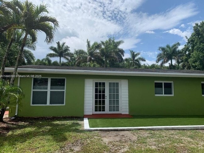 Building Photo - 10700 SW 51st St Rental