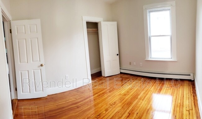 Photo - 330 Valley St