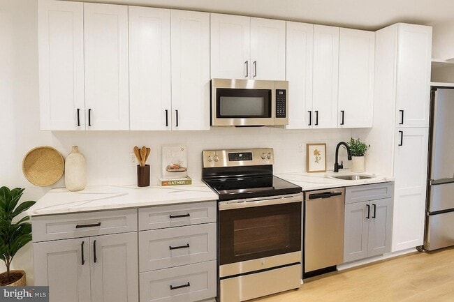 Photo - 1230 Penn St NE Unit 1