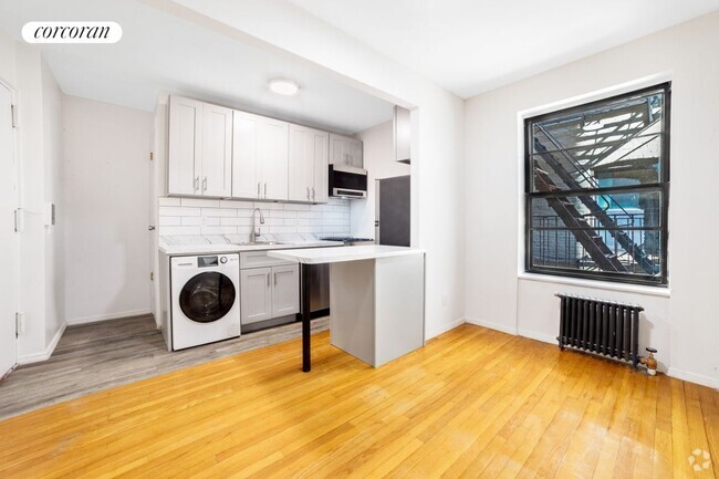 Building Photo - 542 E 82nd St Rental