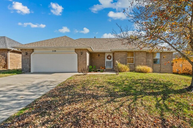 3 Bedroom, 2 Bathroom Home in Battlefield ... - 3 Bedroom, 2 Bathroom Home in Battlefield ...