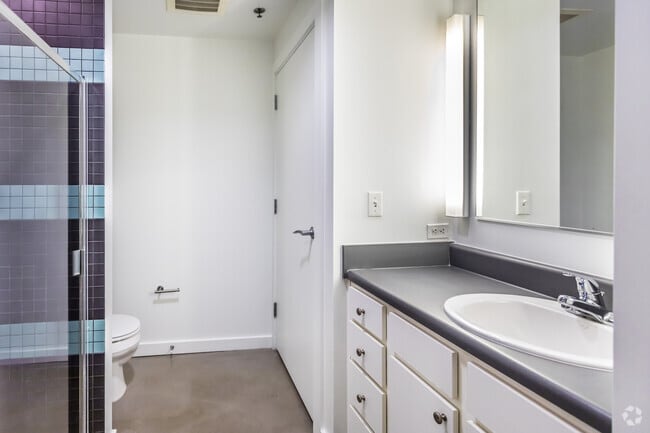 Studio - 600SF - Bathroom