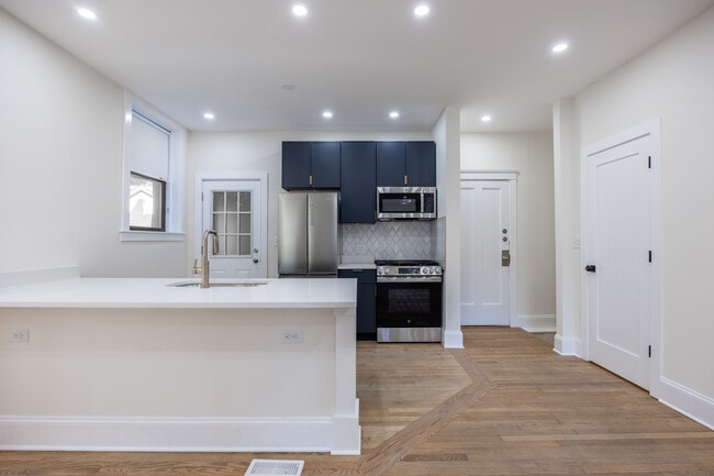 Building Photo - 4636 N Hamilton Ave Unit 1