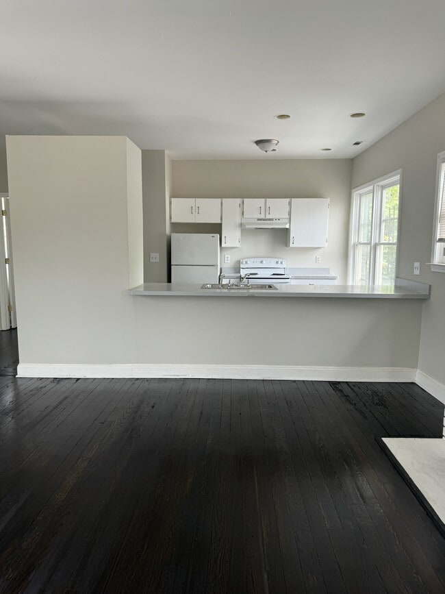 Photo - 799 Cascade Ave SW