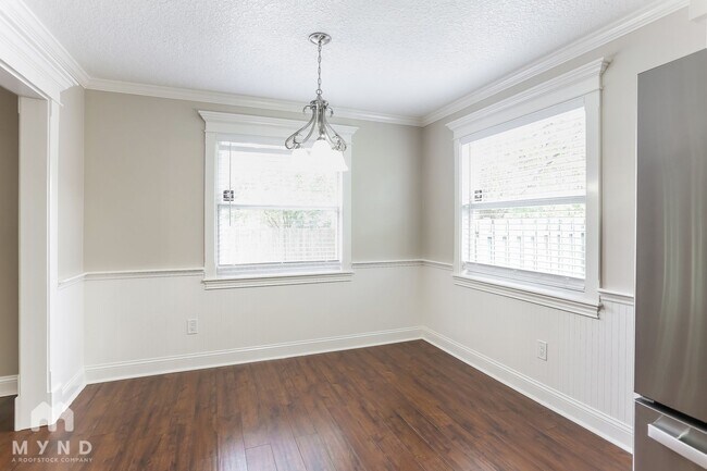 Photo - 633 Radnor Ln