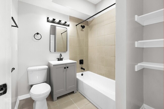 Photo - 5749 W Chicago