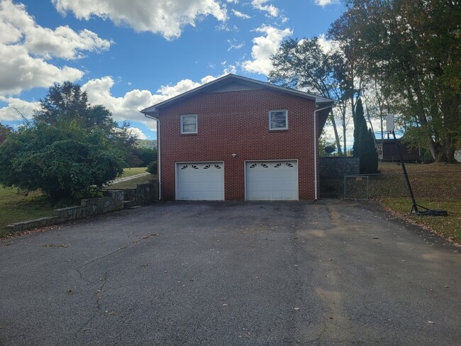 Photo - 21 Pilipinas Dr