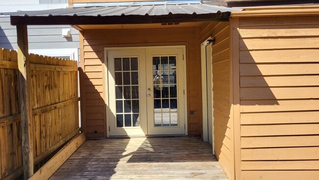 Building Photo - 226 Pelham Rd Rental