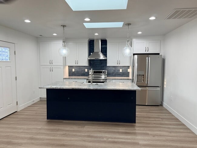 Building Photo - 10252 S Jordan Creek Dr