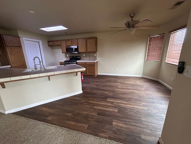 Photo - 4 bedrooms with Solar in North Hanford