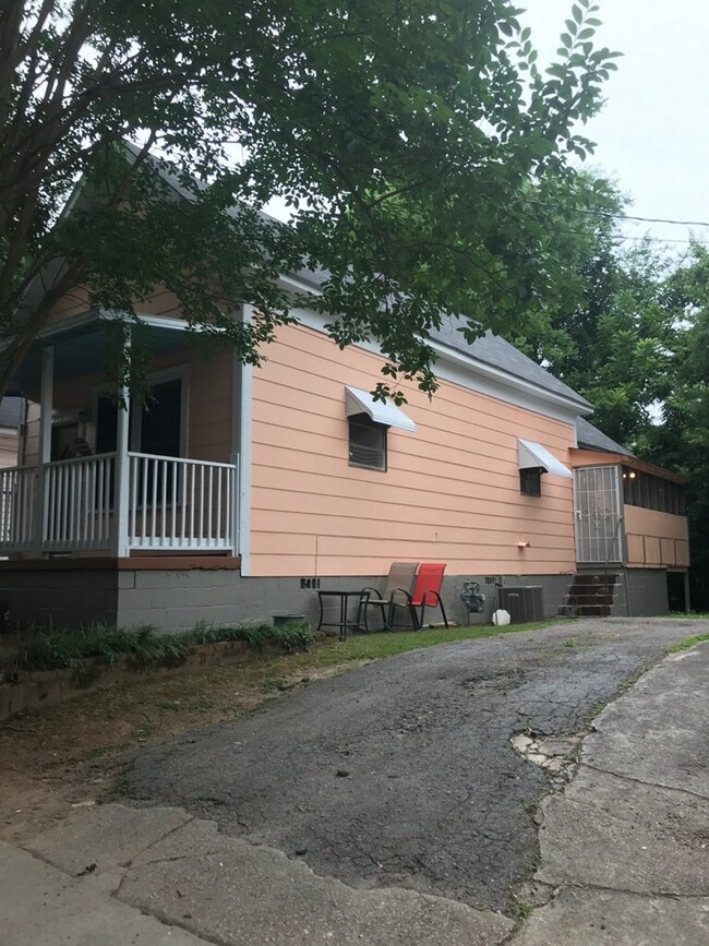 Photo - 1032 Curran St NW