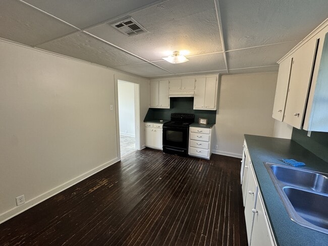 Photo - 110 N Pine St