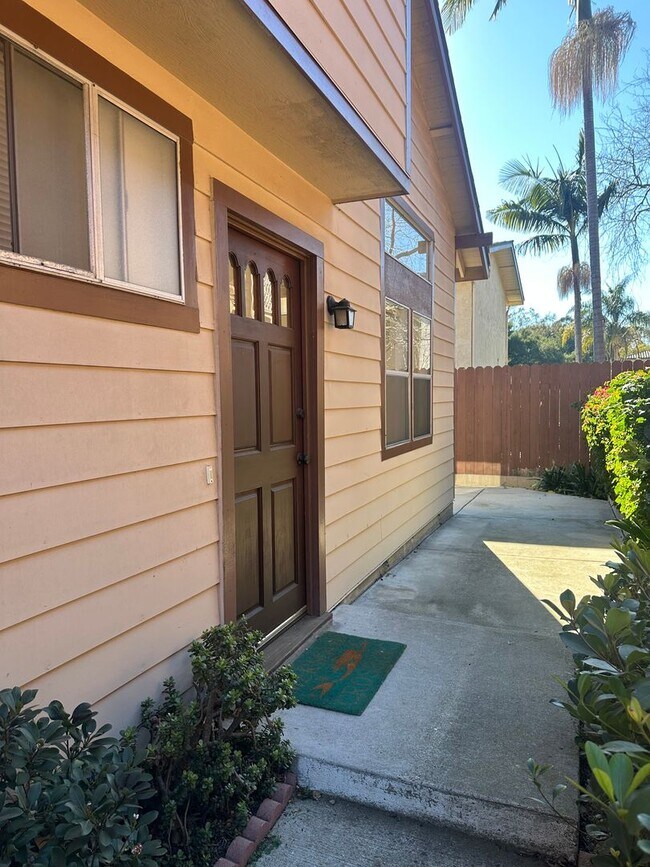 1811 Bath St Unit B