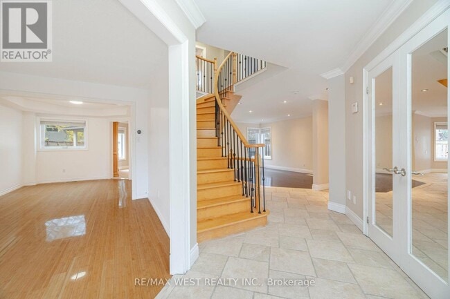 Photo - 5456 Whitehorn Ave