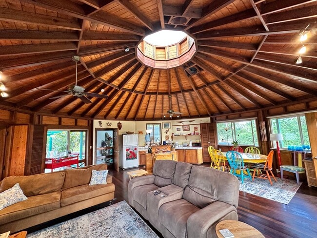 Photo - Island-Style Living in Hawaiian Paradise Park