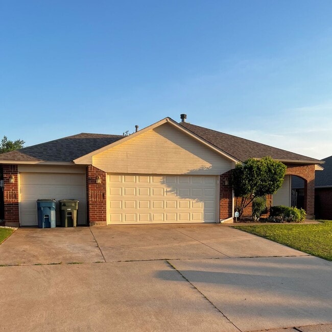 Building Photo - Beautiful edmond home for lease