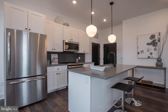 Photo - 2940 W Thompson St Unit 301