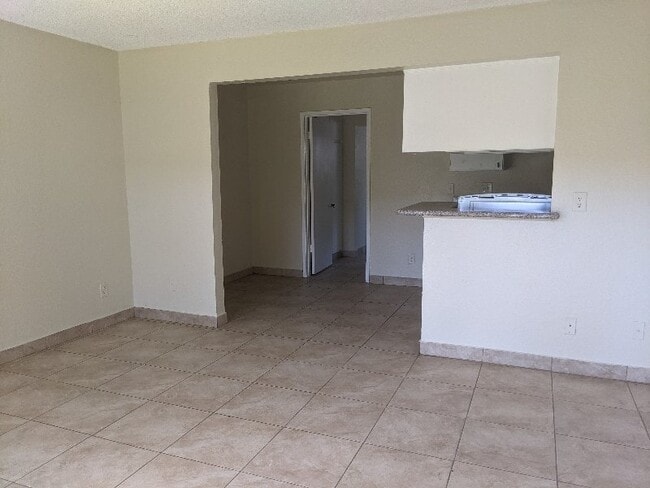 Photo - 144 W 42nd St