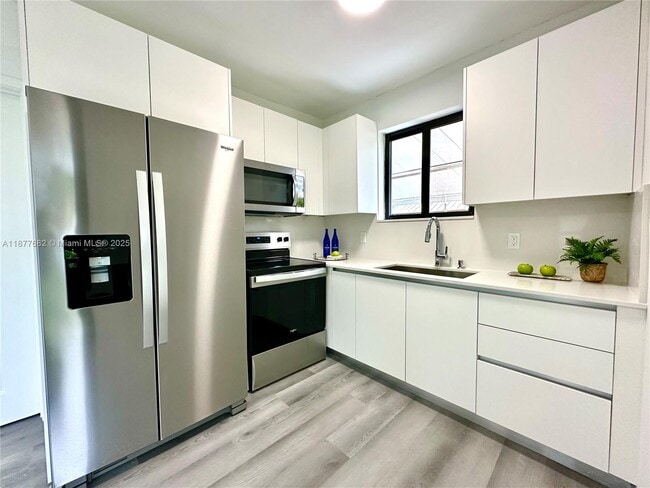 Building Photo - 7464 SW 21st St Rental