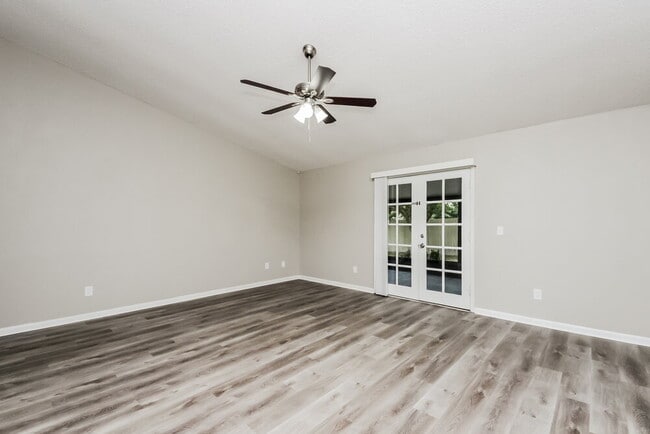 Photo - 1108 Santa Cruz Way