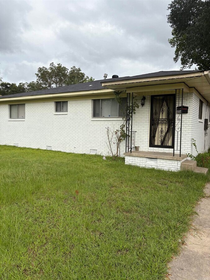 Photo - 206 Mills St