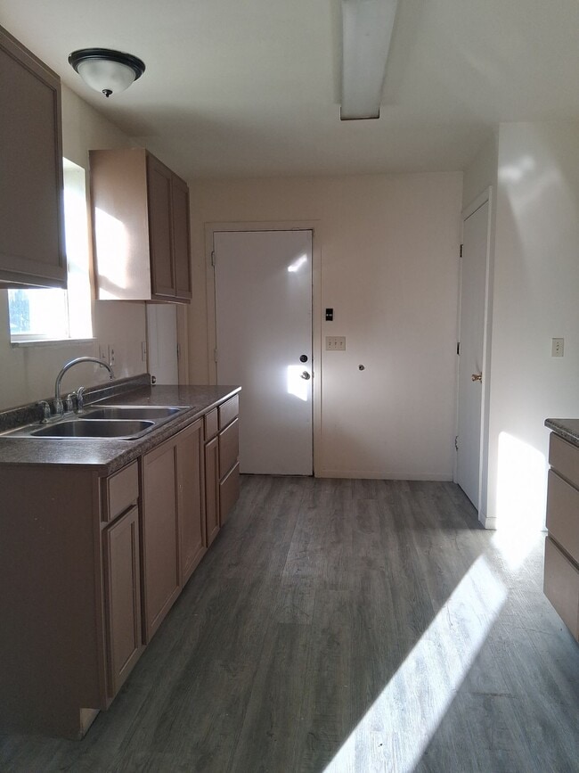 Photo - 197 W Chalmers Ave