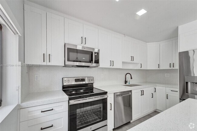 Building Photo - 7751 SW 102nd Pl Rental