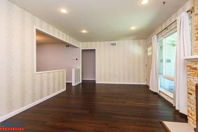 Photo - Beautiful Home | Remodeled Kitchen | Central A/C