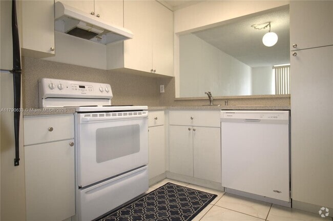 Building Photo - 1250 NE 125th St Unit 310C Rental