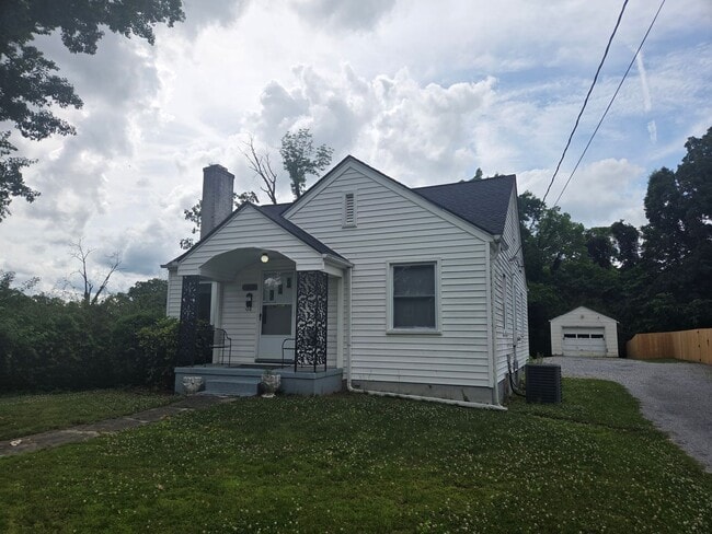 Photo - 2 Bdrm/ 1 Bath Cottage w/hardwood floors Kingsport, TN