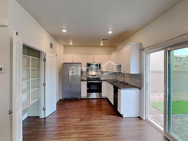 Photo - 4719 Tree Swing St