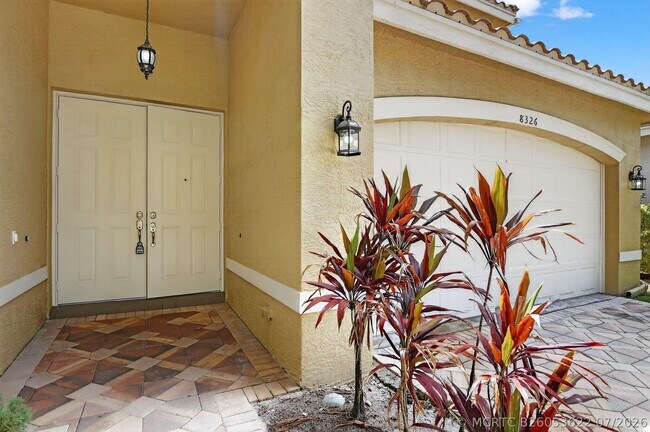 8326 Emerald Winds Cir