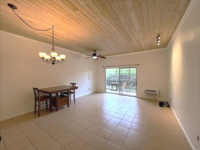 Building Photo - Orchid Manor Studio Rental