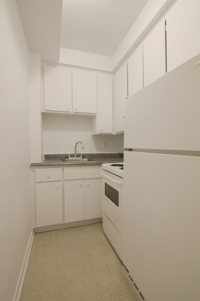 Photo - 809 Av. Bloomfield Unit 101