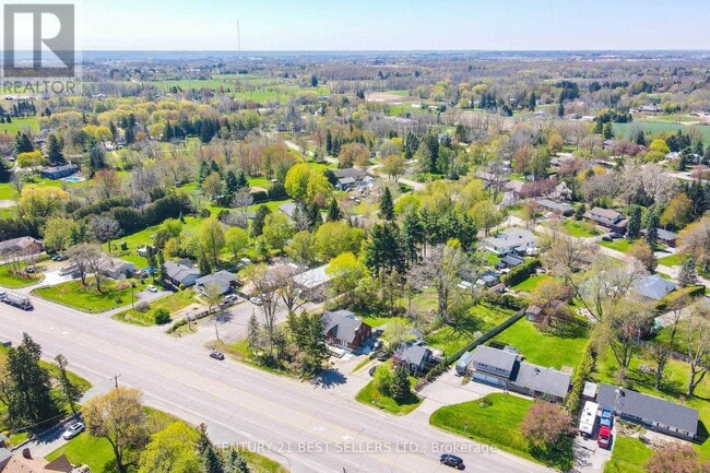 Photo - 933-936 Hwy 6