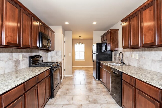 Photo - 7412 Comrade Ln