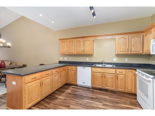 Photo - 652 Aqua Cir