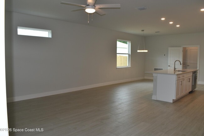 Photo - 414 Grove Ln