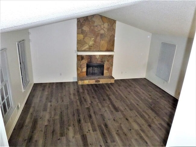 Photo - 382 Cross Creek Pl
