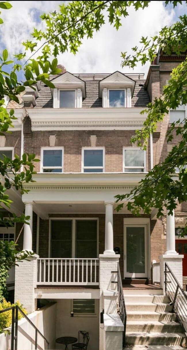 Building Photo - 1207 Lamont St NW Unit 2