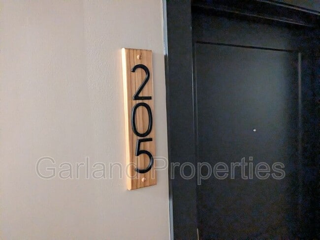 Building Photo - 34 1st St NE Unit 0-205