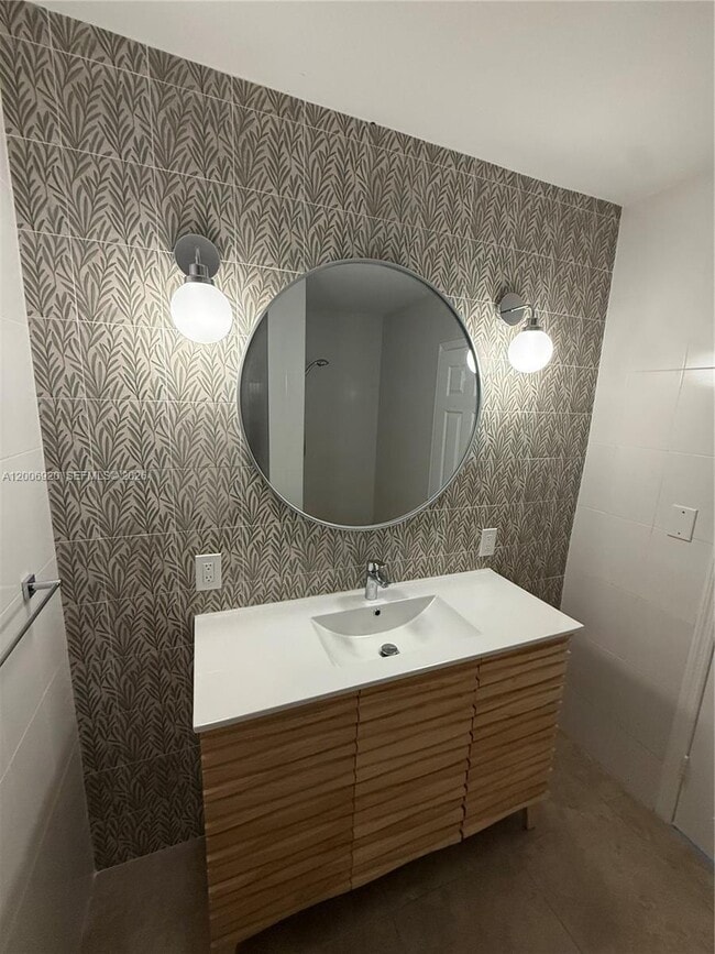 Photo - 2816 Pine Tree Dr Unidad 2