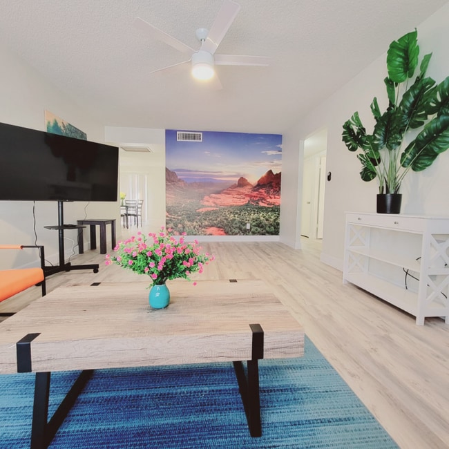 Photo - 2035 E Cornell Dr