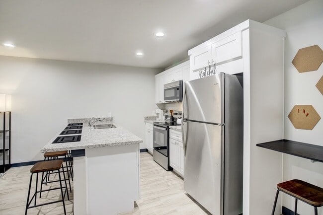 Photo - 3448 Elgin St Unit 5