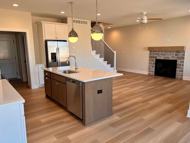 Photo - 470 S 91st St